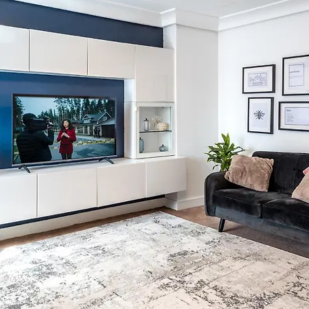 Modern Home Near Etihad, Coop Live-3
